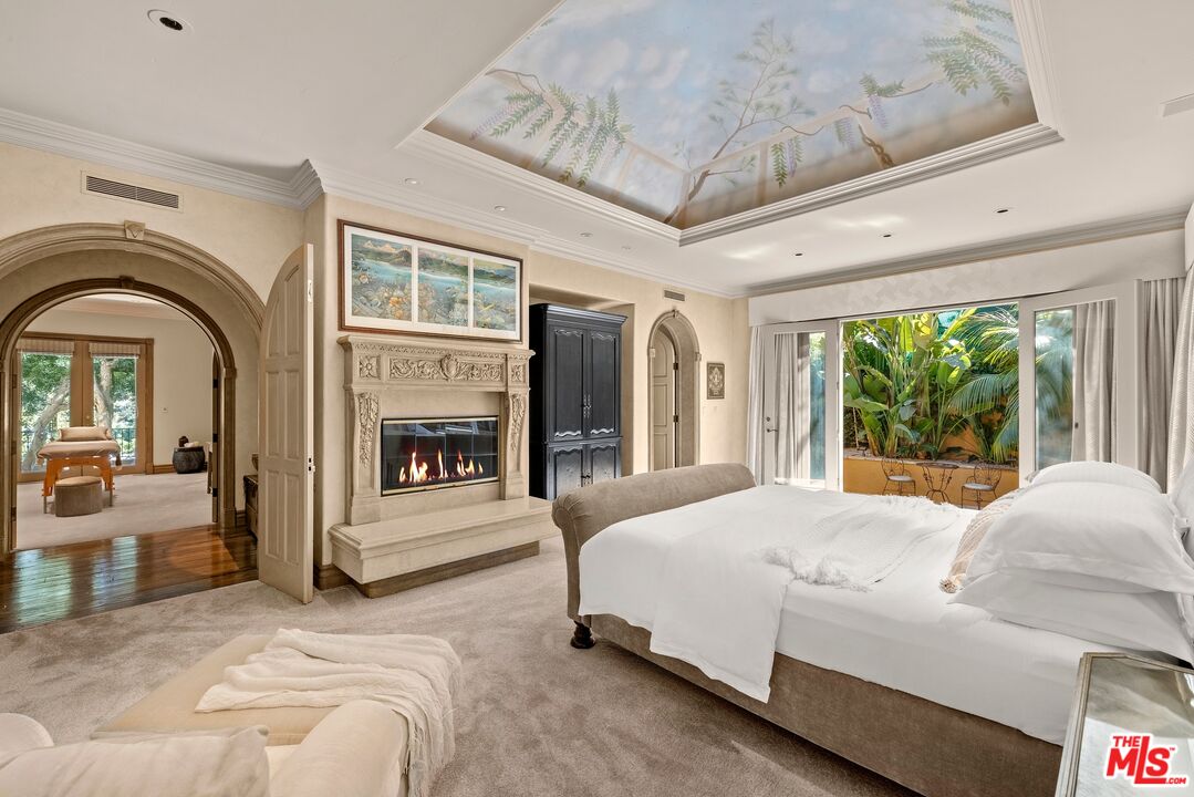 2719 Benedict Canyon Drive