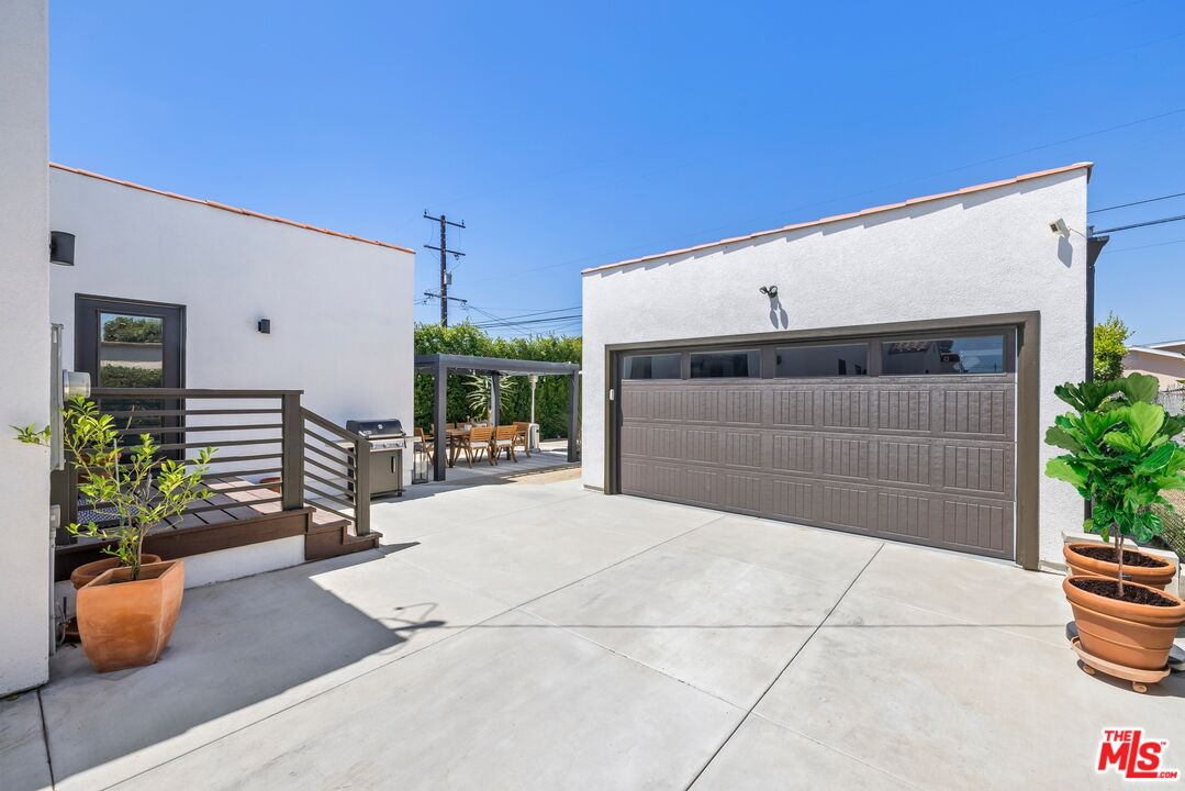 2311 W 78th Pl