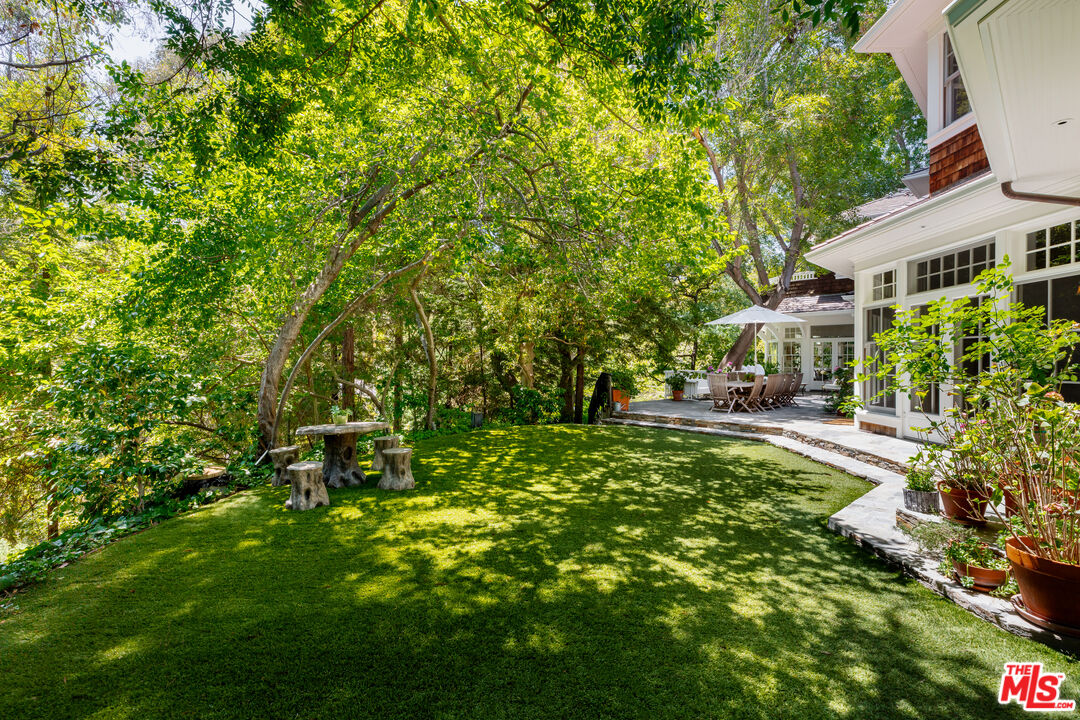 2041 Mandeville Canyon Road
