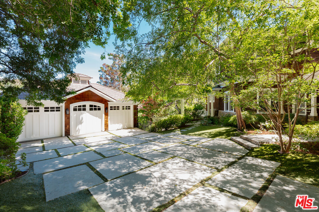 2041 Mandeville Canyon Road