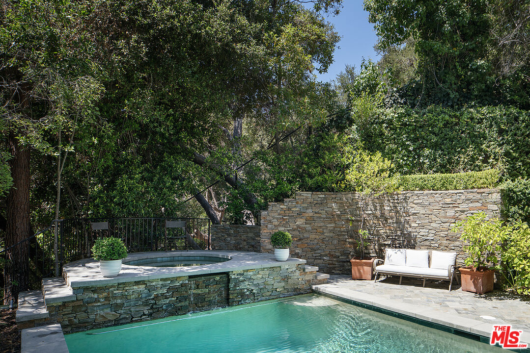 2041 Mandeville Canyon Road
