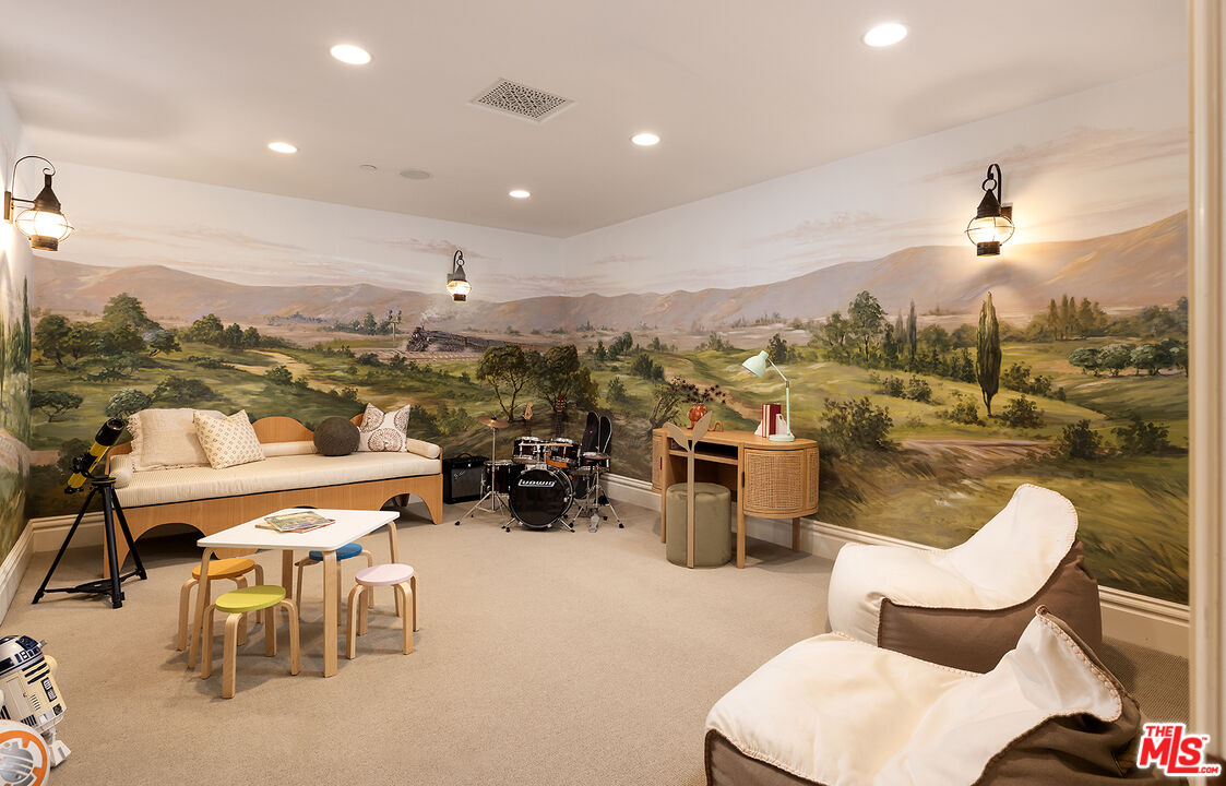 2041 Mandeville Canyon Road