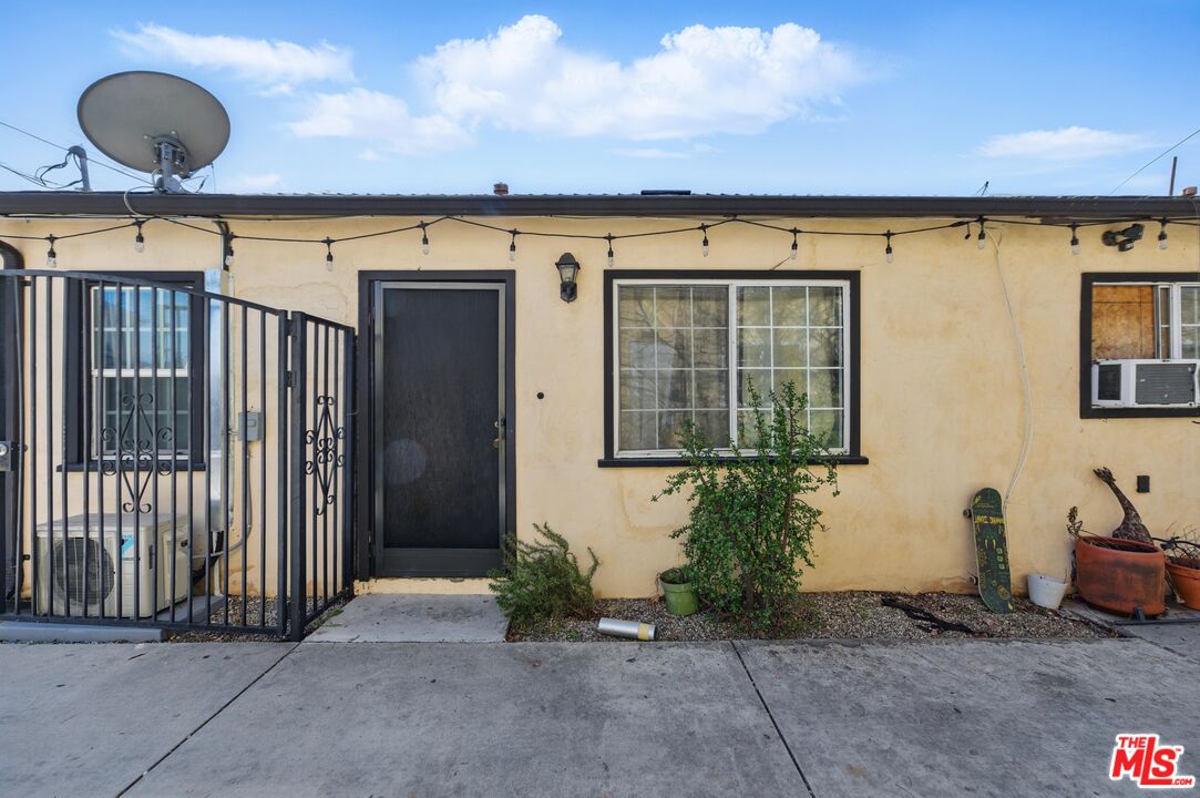 5710 Vineland Ave