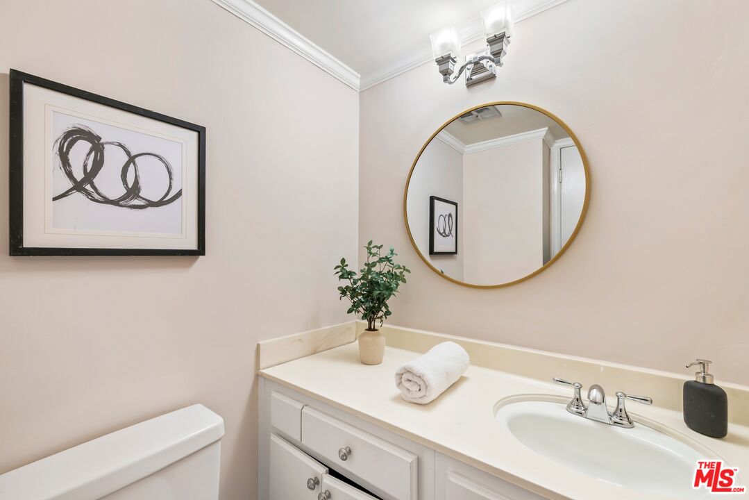 620 1/2 Wilcox Avenue