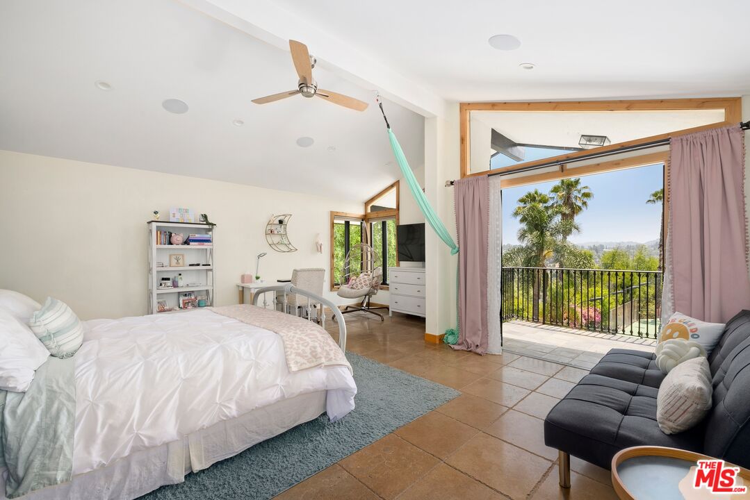 16820 Oak View Drive