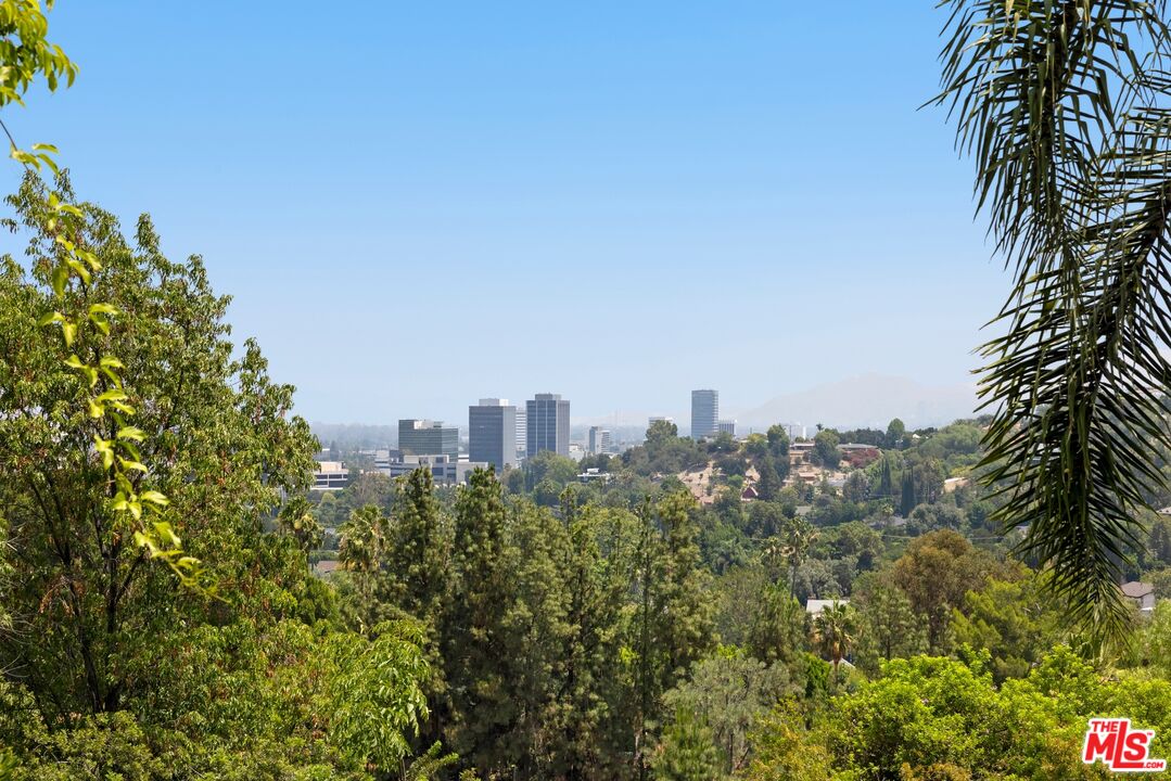 16820 Oak View Drive