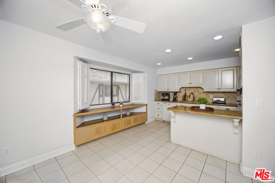 10229 Variel Ave Unit: 2