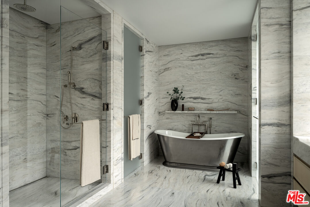 9900 S Santa Monica Blvd Unit: 2F