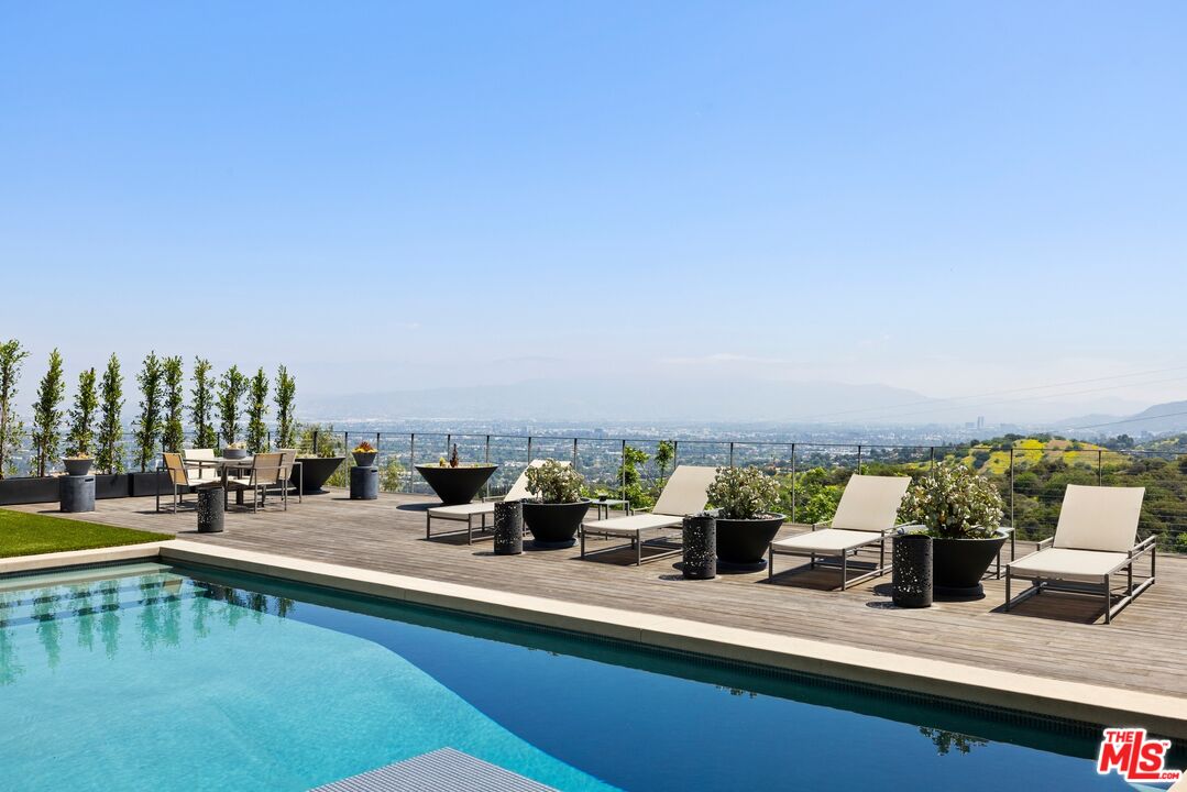 3337 Beverly Ranch Rd