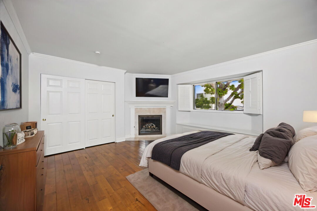 10229 Variel Ave Unit: 2