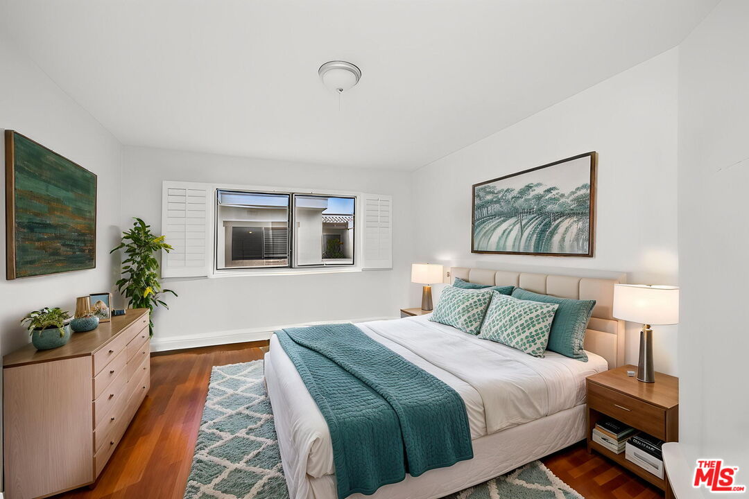 10229 Variel Ave Unit: 2