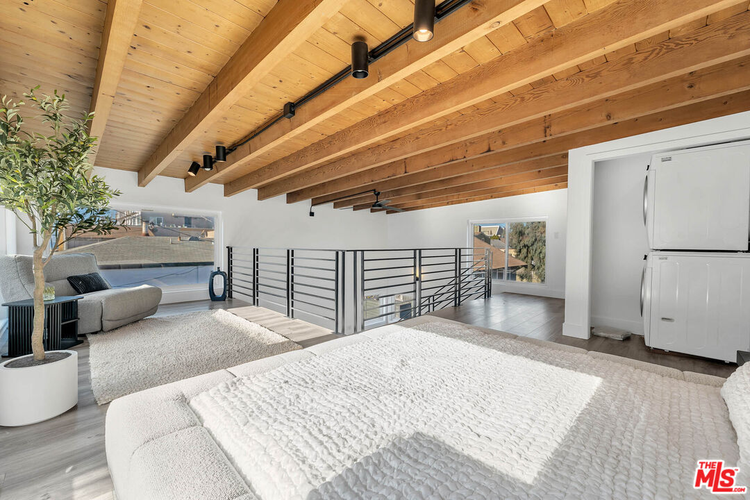 24 20th Ave