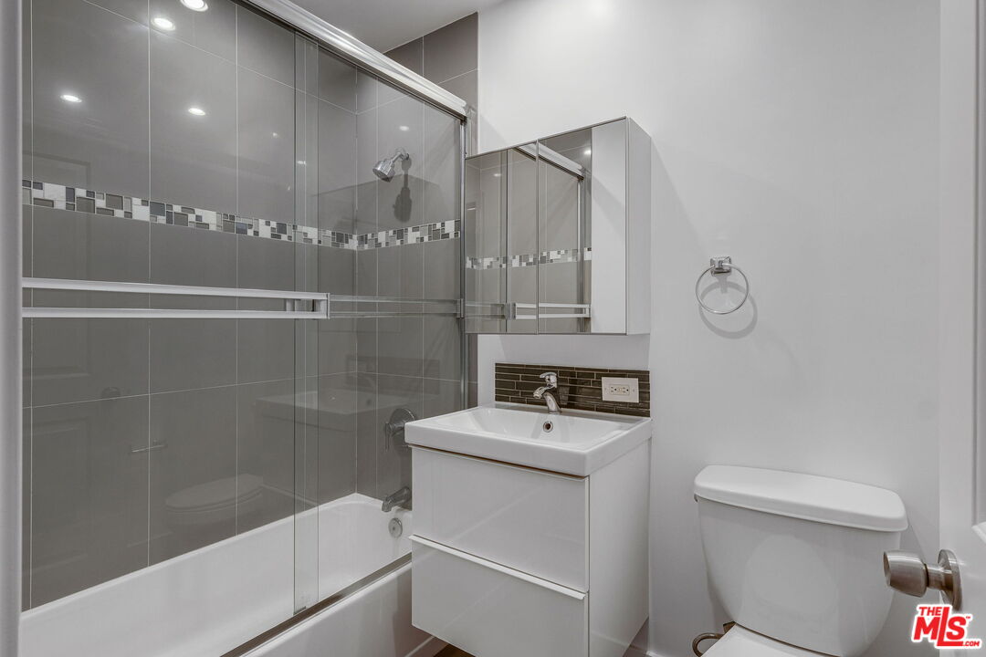 1055 S Bedford ST Unit: 2