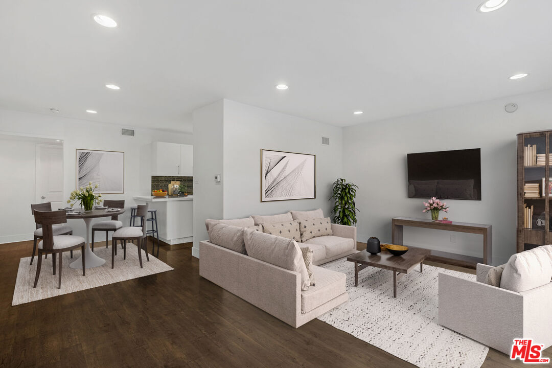 1055 S Bedford ST Unit: 2
