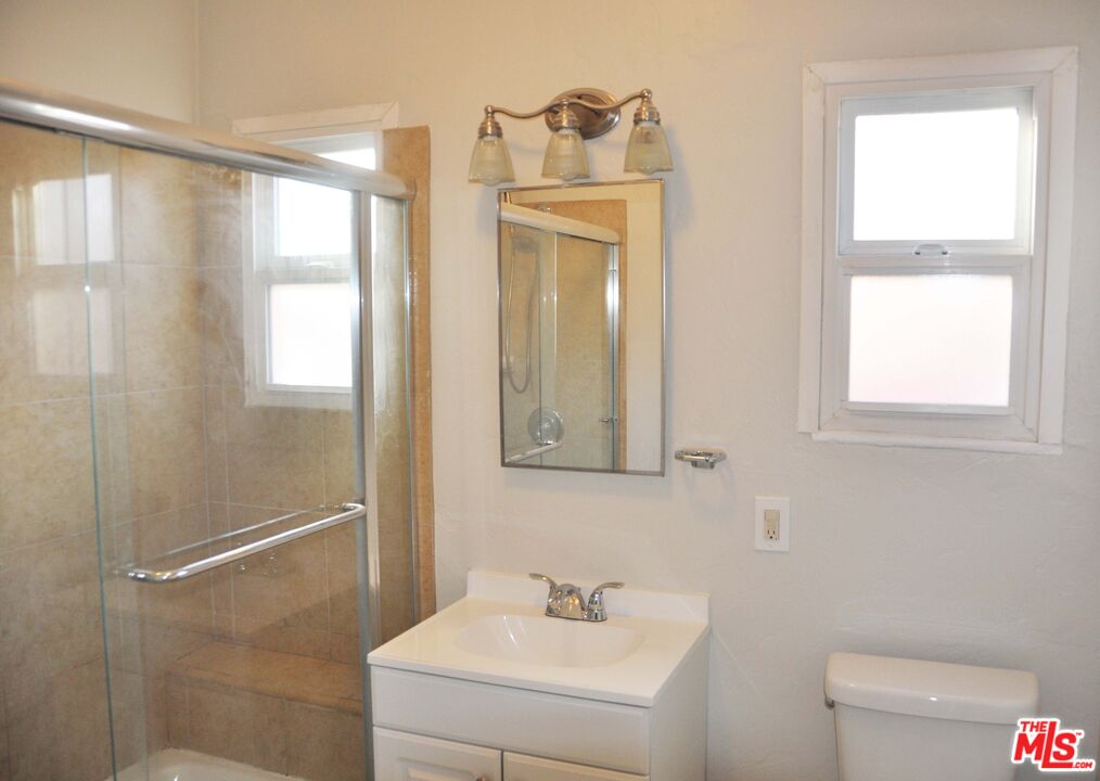 1611 Ellsmere Avenue