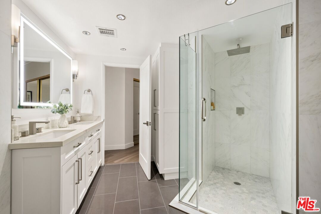 1630 S Bentley Ave Unit: 202