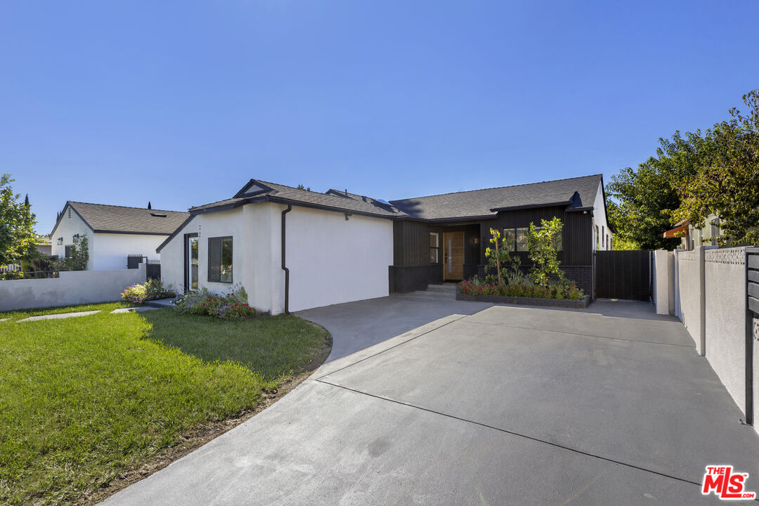 6853 Willis Ave