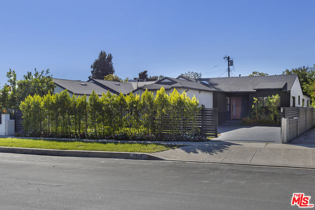 6853 Willis Ave