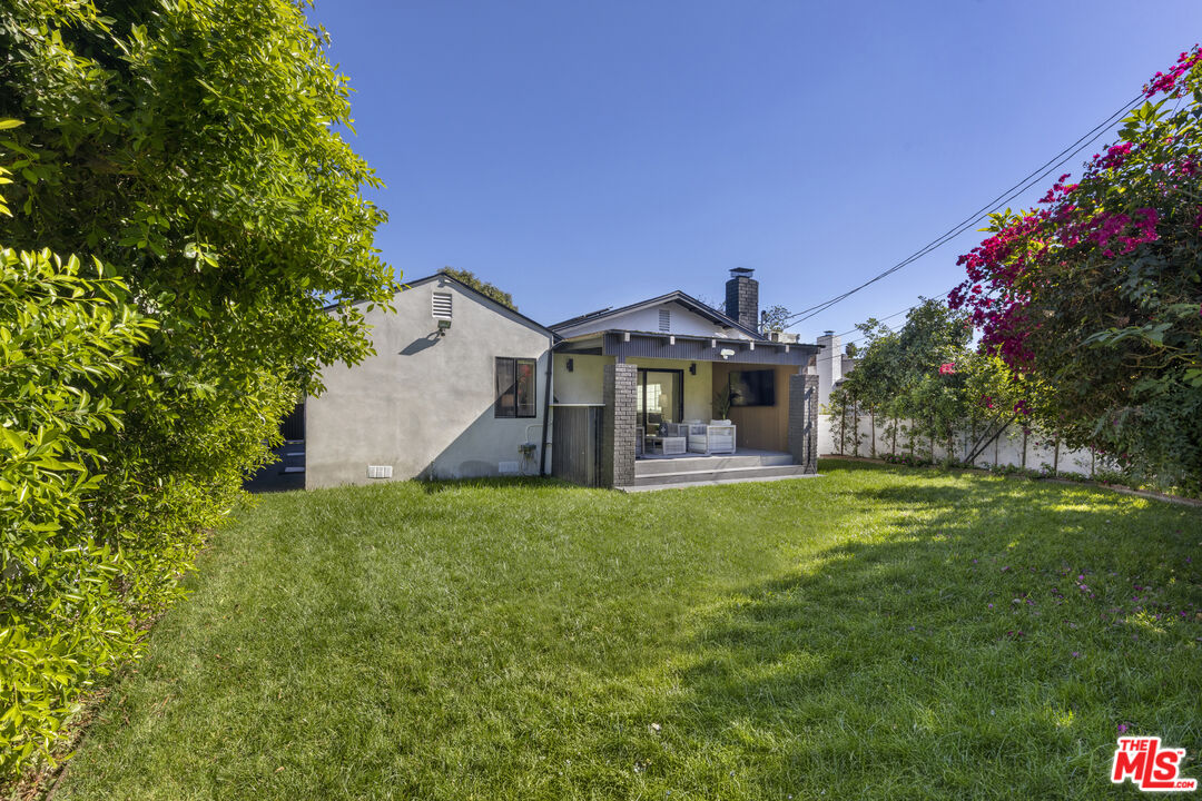 6853 Willis Ave