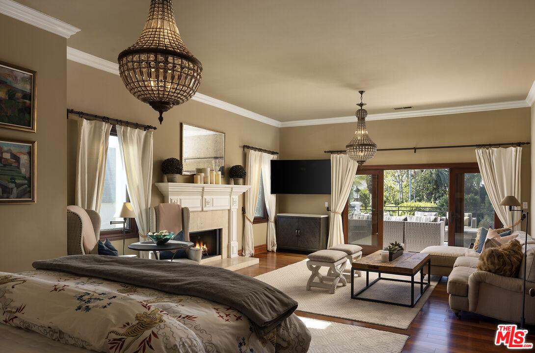 531 S. Rossmore Avenue