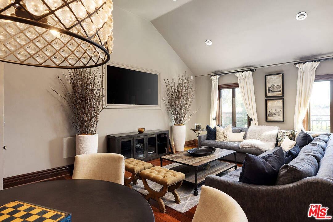 531 S. Rossmore Avenue