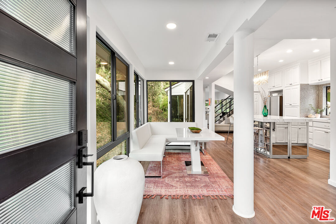 2350 Benedict Canyon Dr