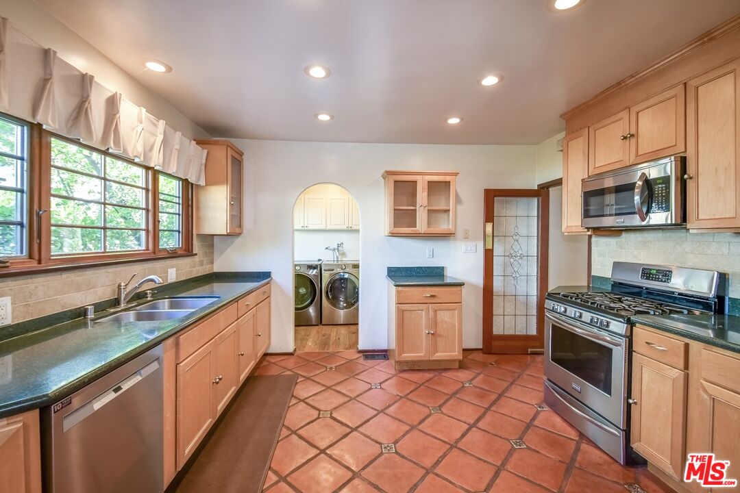 2814 Fleur Drive