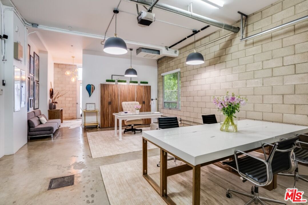 3450 Cahuenga Blvd Unit: 101