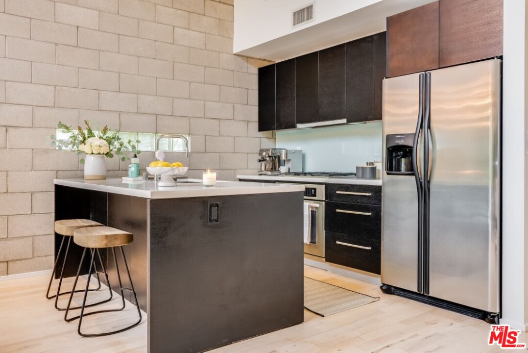 3450 Cahuenga Blvd Unit: 101