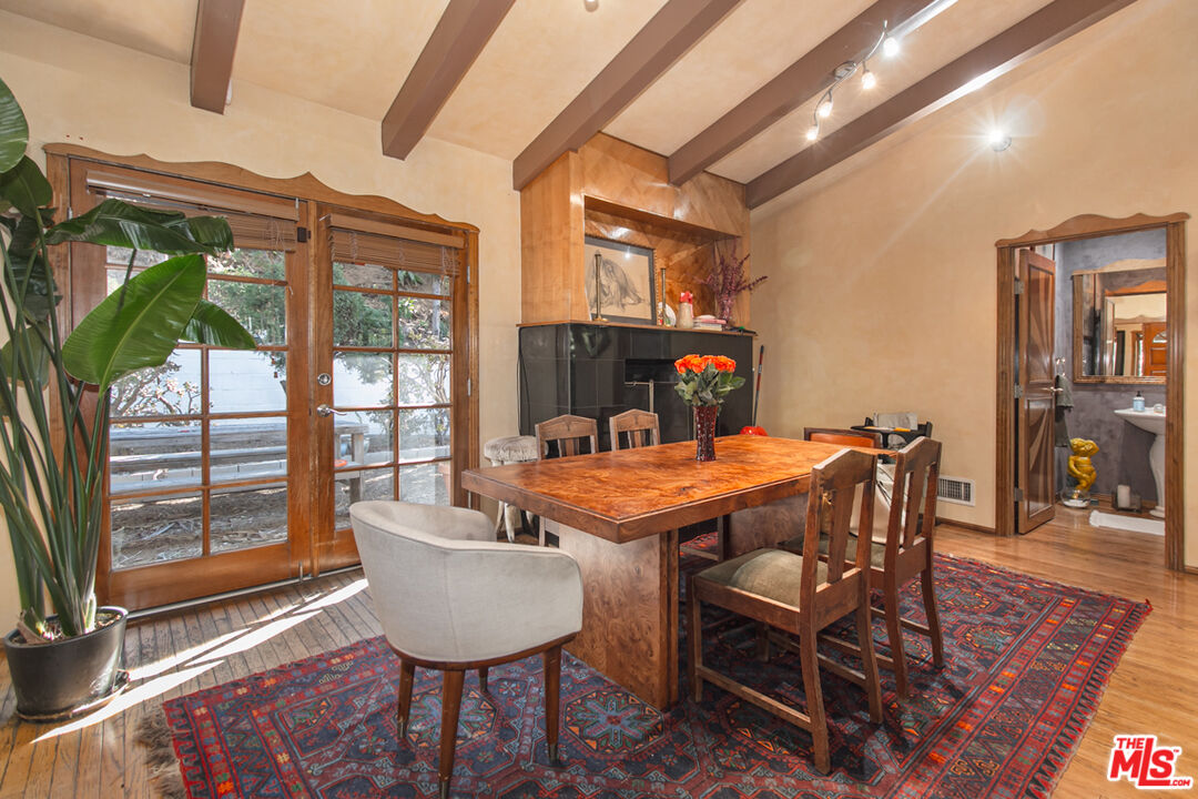 2430 Coldwater Canyon Dr