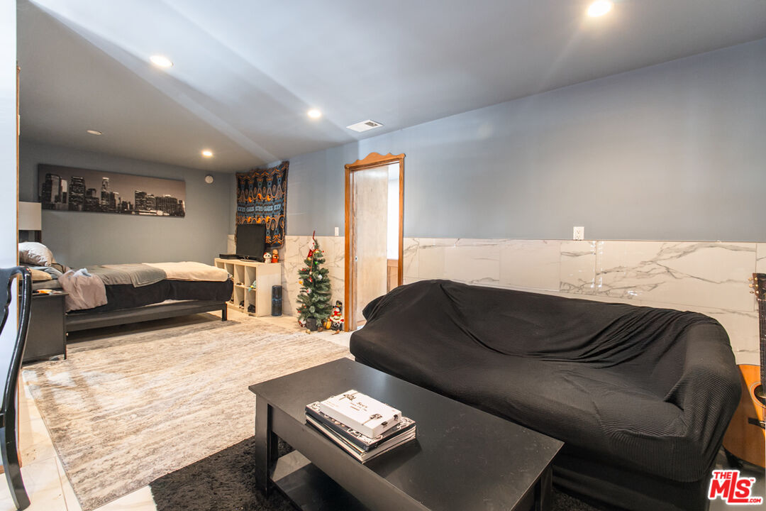 2430 Coldwater Canyon Dr