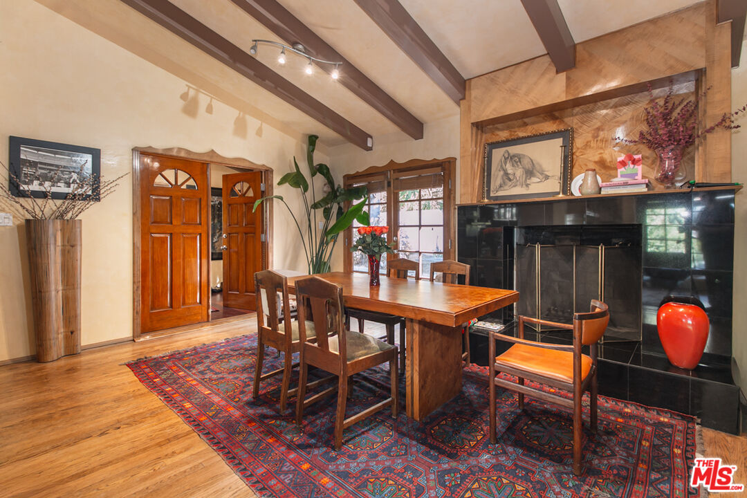 2430 Coldwater Canyon Dr