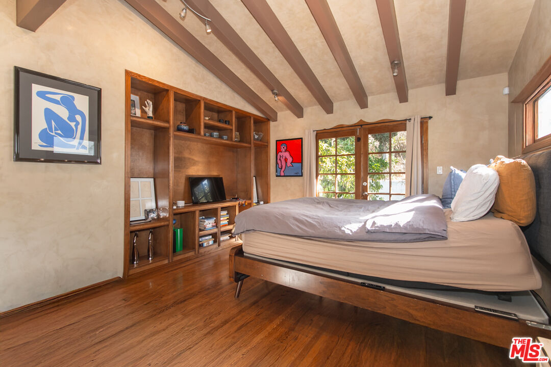 2430 Coldwater Canyon Dr