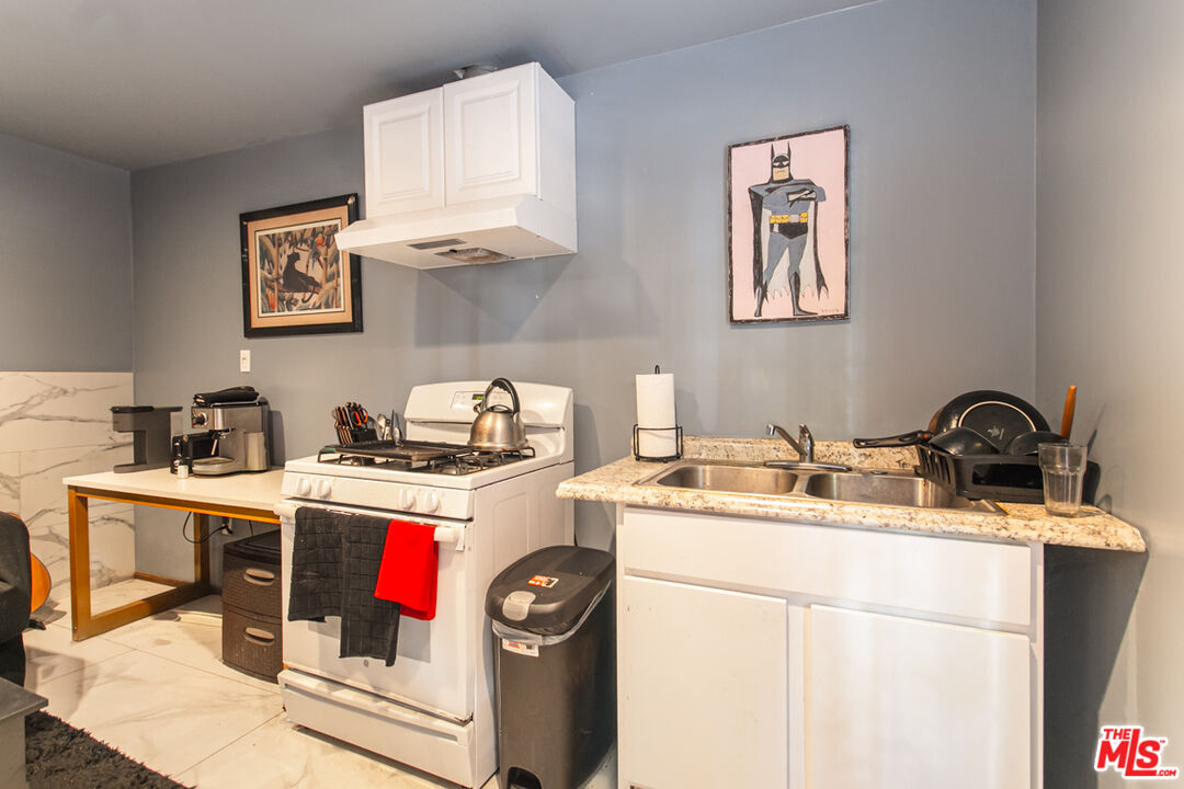 2430 Coldwater Canyon Dr