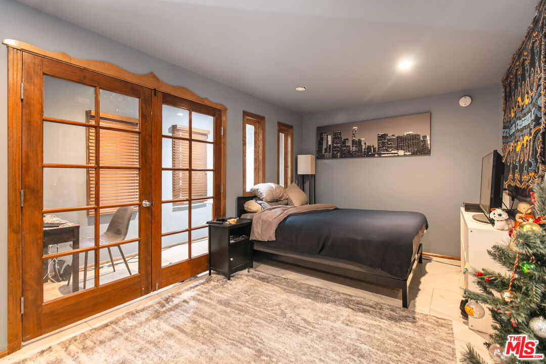 2430 Coldwater Canyon Dr