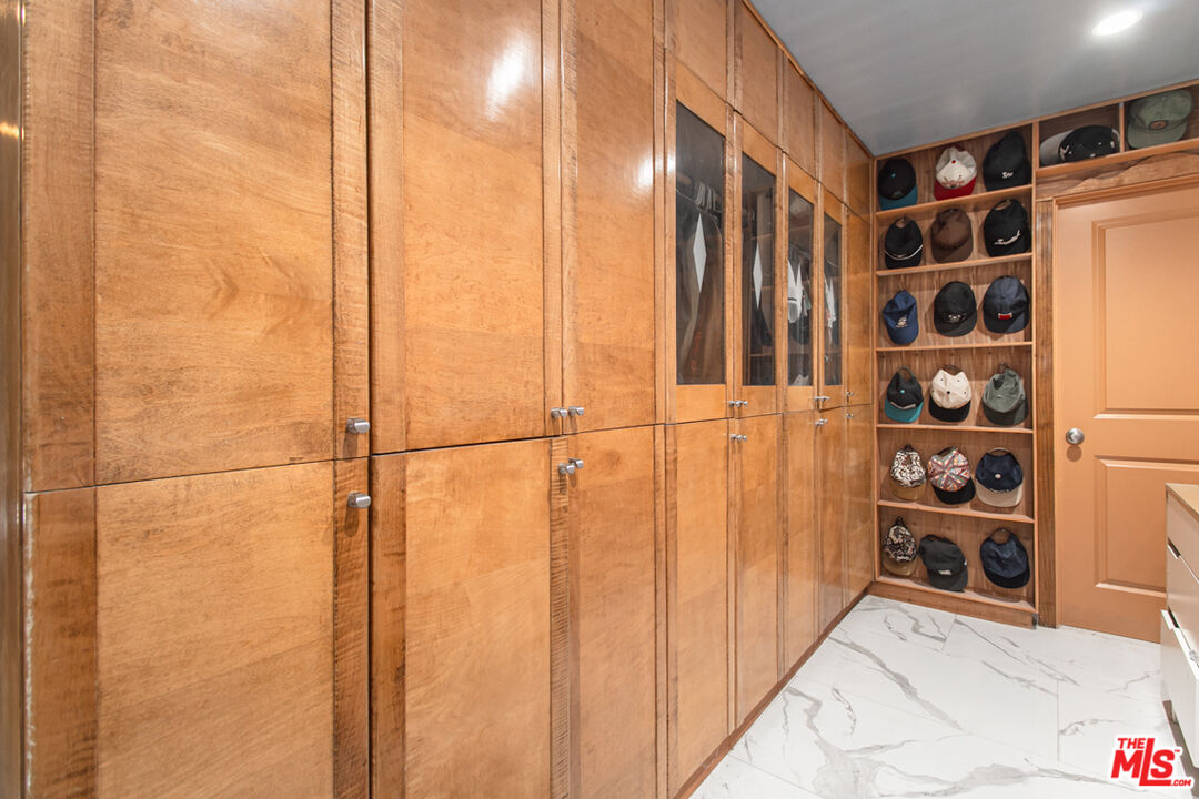 2430 Coldwater Canyon Dr