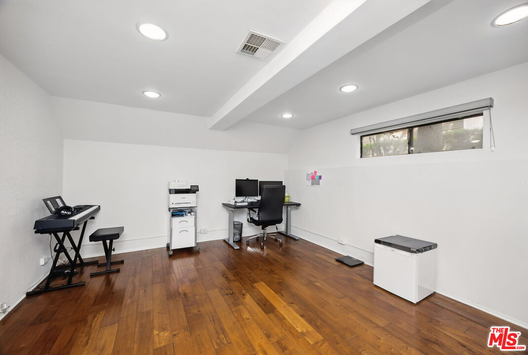 10229 Variel Ave Unit: 2