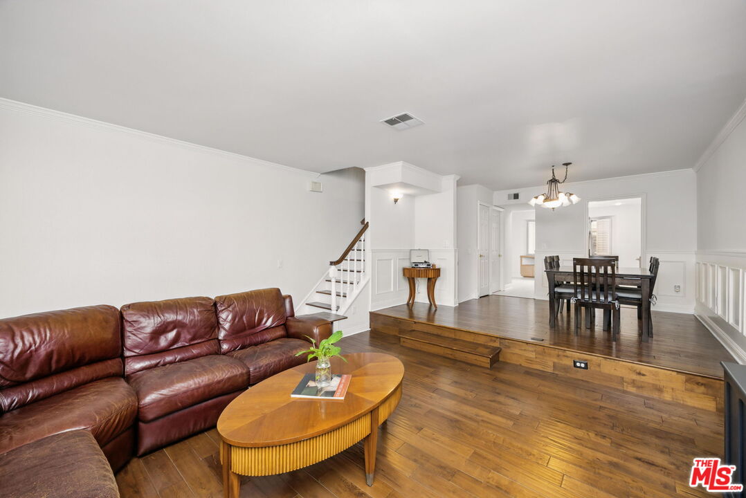 10229 Variel Ave Unit: 2