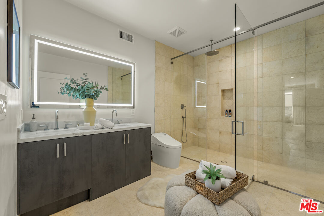 1825 Pandora Ave Unit: 201