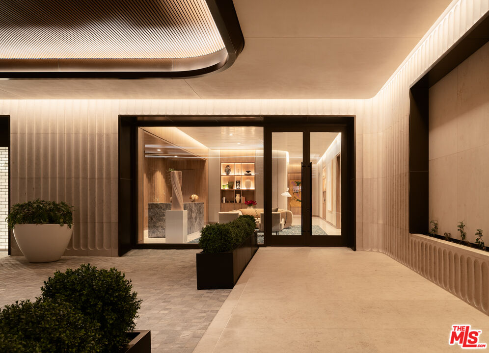 9900 S Santa Monica Blvd Unit: 3A