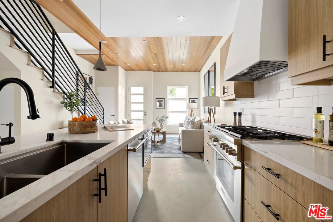 1011 N Ogden Dr Unit: 105