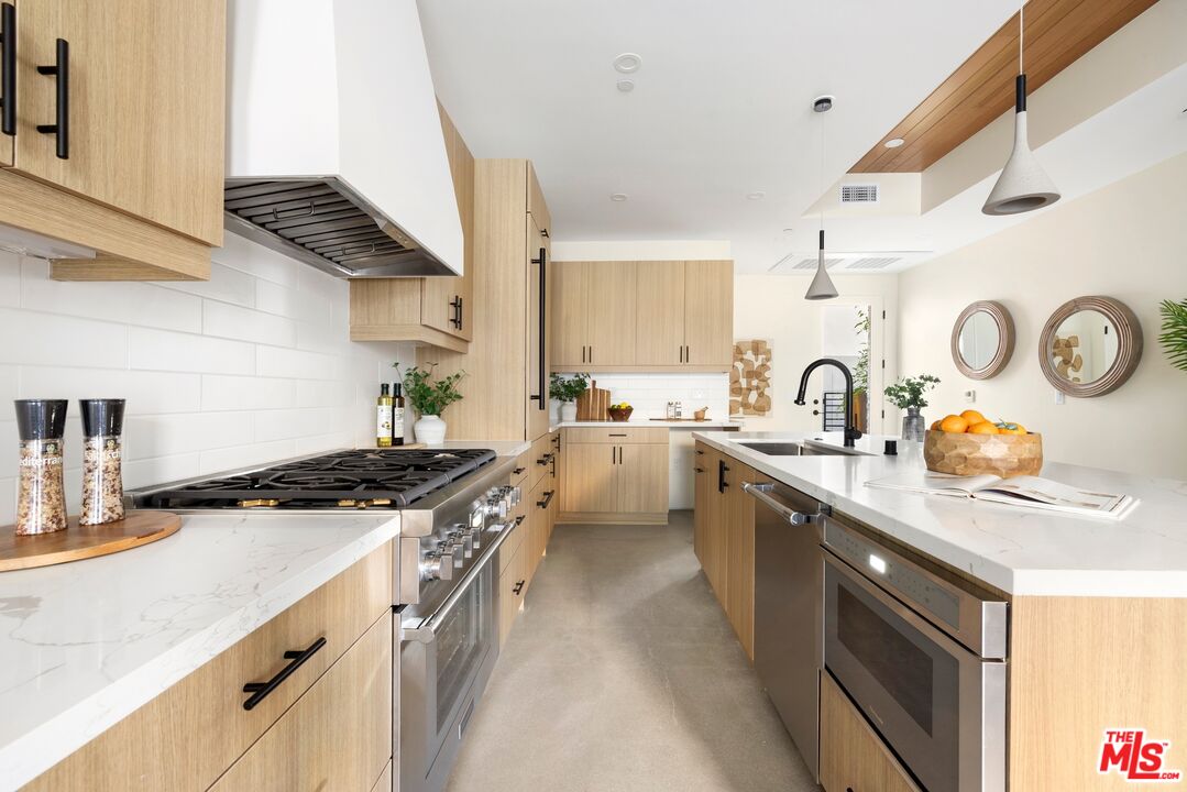 1011 N Ogden Dr Unit: 105