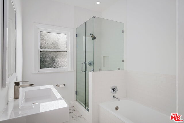 451 N ORANGE GROVE AVE Unit: 1/2