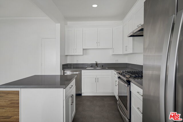 451 N ORANGE GROVE AVE Unit: 1/2