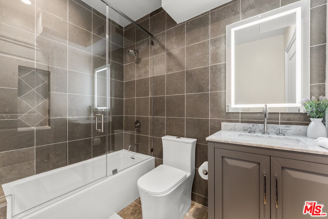 1825 Pandora Ave Unit: PH 404