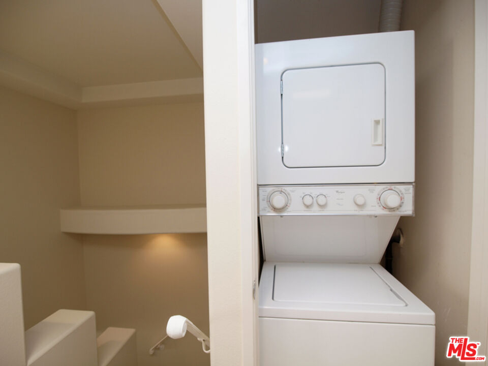 10627 Moorpark ST Unit: 4