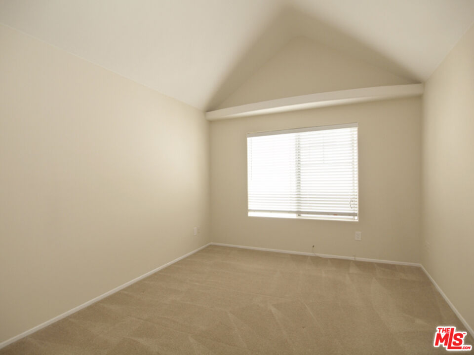 10627 Moorpark ST Unit: 4