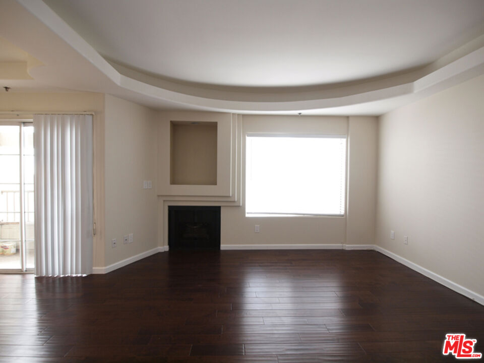 10627 Moorpark ST Unit: 4