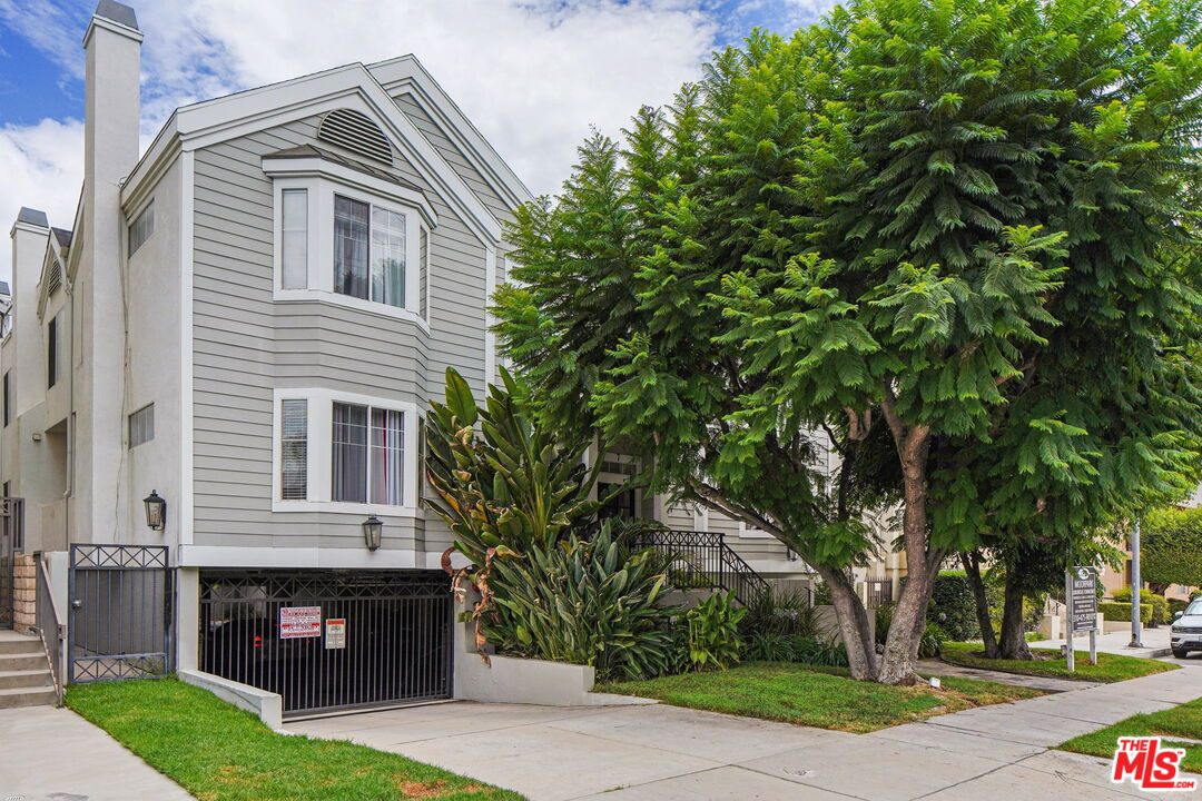 10627 MOORPARK ST Unit: 9