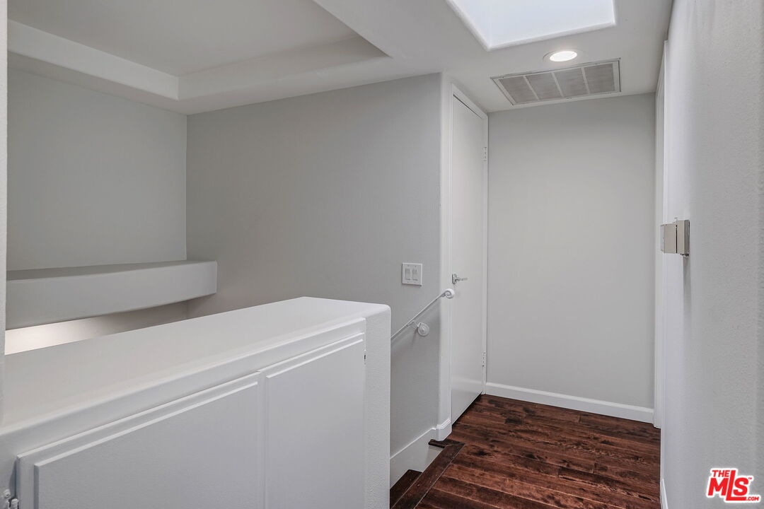 10627 MOORPARK ST Unit: 9